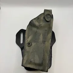 Duty holster mounted on the Mid-Drop R.O.E.t8 backplate, side view